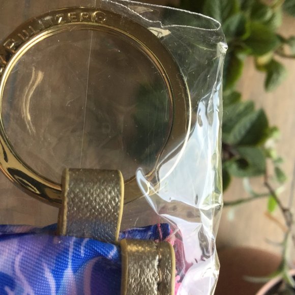 New in package Lilly Pulitzer ID case with keyring holder and zipper - Picture 3 of 5